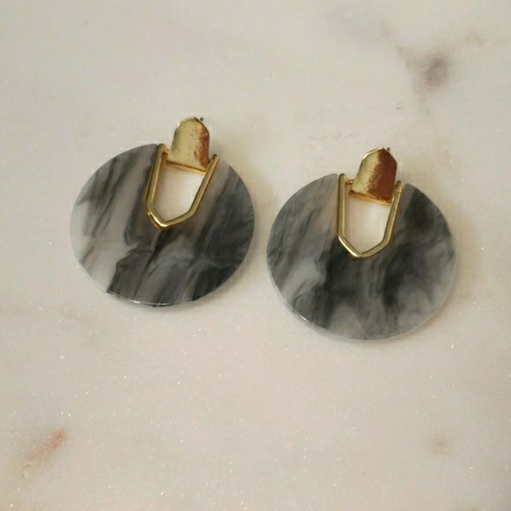New Anthropologie Gold Resin Earrings - Picture 2 of 4